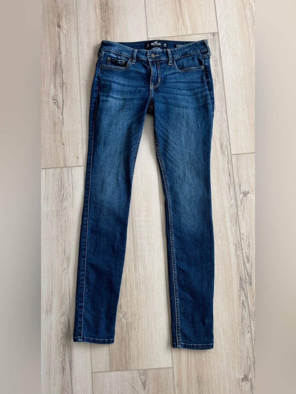 Hollister Classic Stretch Low-Rise Super Skinny. Size 3R. W26 L30